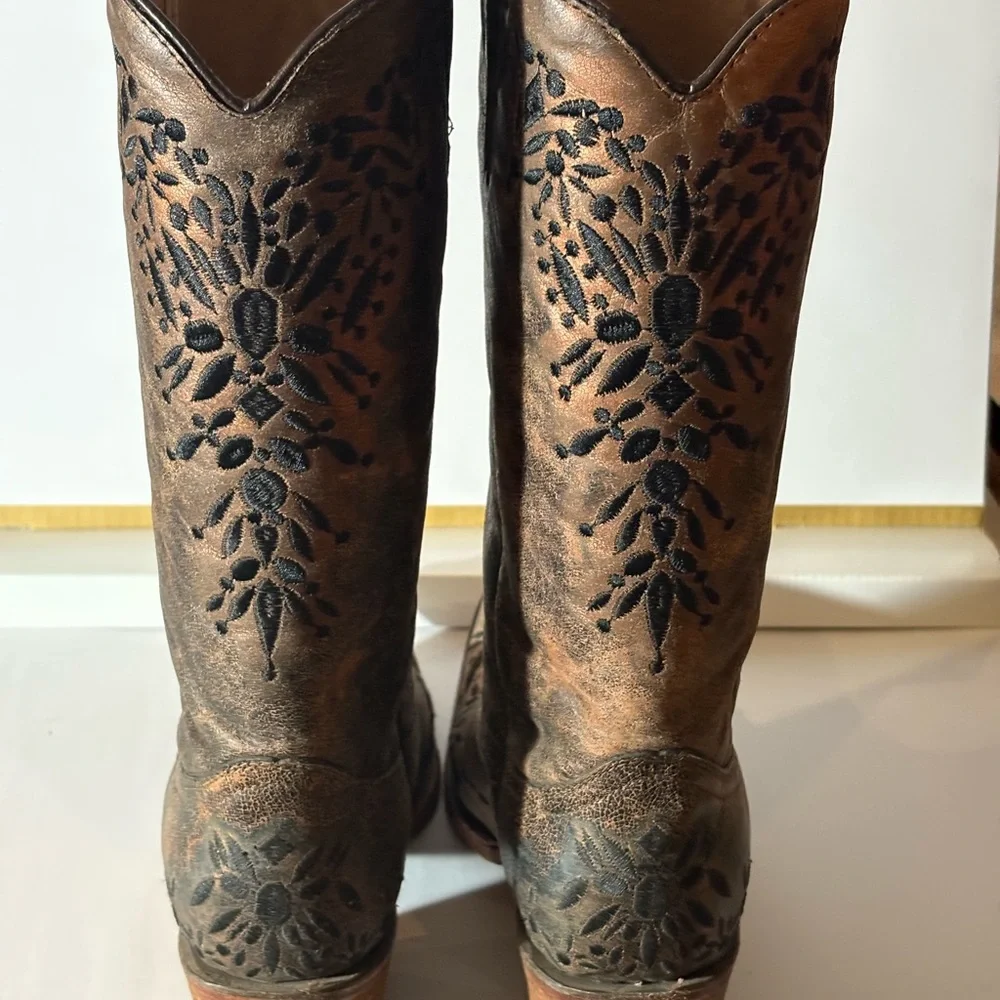 Circle G Western Cowboy Boots with Black Floral Design - Picture 4 of 5